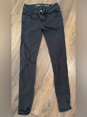 American Eagle Outfitters Black Distressed Skinny Jeggings, size 00